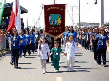 Impecable desfile por los 282 años de Curicó se realizó en Santa Fe
