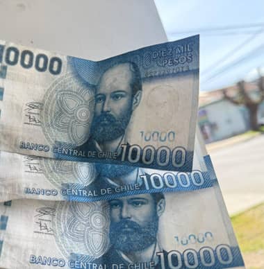 Delincuentes utilizan método del "billete falso" para comprarse un asado en Curicó