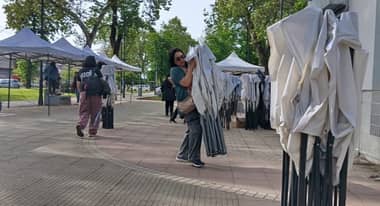 Vendedores se enteran durante entrevista de autorización para trabajar en feria costumbrista de Curicó