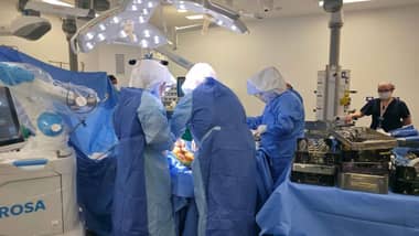Hospital de Curicó realiza la primera cirugía robótica de rodilla del Maule