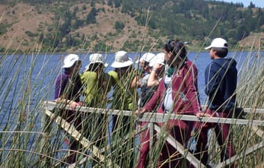 Aniversario histórico: Celebran 40 años de la Reserva Nacional Laguna Torca con jornada doble de trekking