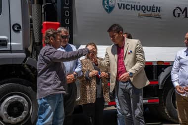 Vichuquén recibe moderno cuartel de Bomberos y nuevo camión recolector