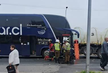 Chofer de bus Andimar resultó lesionado tras colisión múltiple en la Ruta 5 frente a Teno