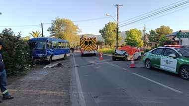 Joven fallece tras colisionar contra un minibús estacionado en Comalle