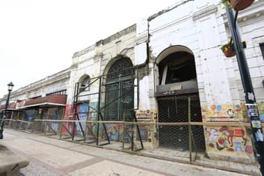 En extrema gravedad queda hombre tras explosión en bóveda eléctrica del Mercado de Talca