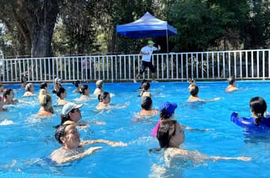 Curicó da la bienvenida al verano con masivo evento gratuito de Aqua Zumba