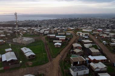 Gobierno anuncia expropiación de terrenos para proyecto habitacional en la megatoma de San Antonio