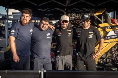 Chaleco López y su equipo pasan trabajando el año nuevo en Arabia Saudita