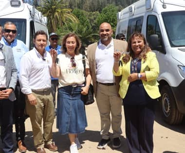 Municipio de Molina recibió dos nuevas ambulancias del Gobierno Regional del Maule