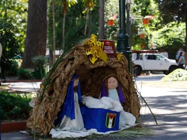 Se realizó la tradicional bendición de pesebres en la plaza de armas de Curicó
