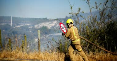 Incendio en Romeral afecta parque de paneles solares: Trabajadores habrían provocado las llamas