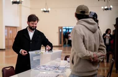 Presidente Boric emite su voto en Punta Arenas llamando a la unidad nacional