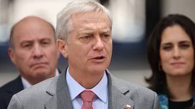 Kast: "Si el funcionario quiere quedarse ‘amarrado’ por un proyecto de ley, que lo piense bien"