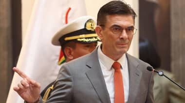 Bolivia elimina subsidio a combustibles y eleva el salario mínimo un 20%