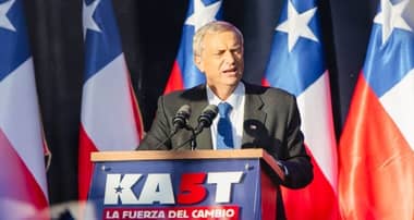 Kast cierra campaña en Temuco criticando a Jara y al gobierno