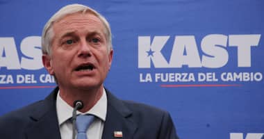 Kast asegura “1.200.000 asesinados al año” y luego se enreda aún más al corregir la cifra