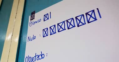 Detienen a presidente de mesa en Curicó por insultar a delegada del Servel