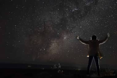 Radal Siete Tazas lanza tour astronómico con cena bajo las estrellas