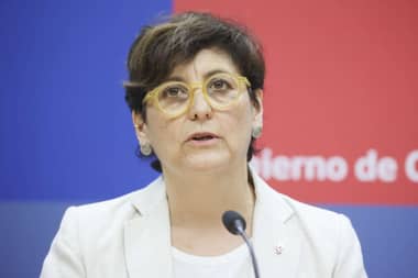 Ministra Aguilera niega privilegios en atención de su madre en Hospital del Salvador