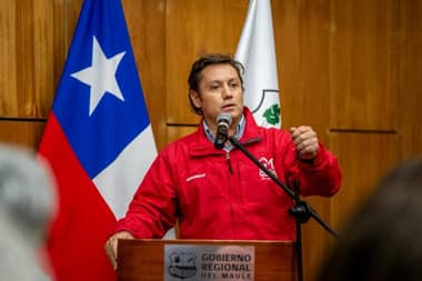 Gobernador del Maule alista envío de profesionales a la zona cero de los incendios