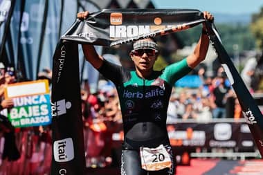 Cecilia Pérez se corona bicampeona del Ironman 70.3 de Pucón