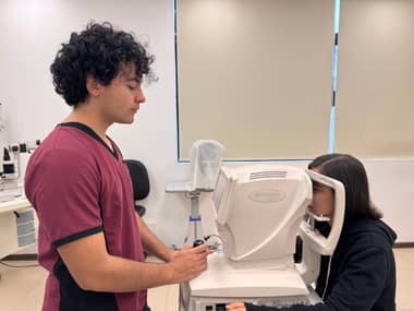 Irritación y ojo seco: ¿Por qué el verano exige cuidados especiales para la salud ocular?