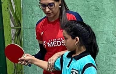 Curicó invita a disfrutar el verano con clases gratuitas de tenis de mesa impartidas por seleccionada nacional