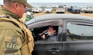 Balance positivo del Plan "Verano Seguro": Carabineros reporta casi 40 detenidos y más de 700 controles vehiculares en el litoral de Curicó