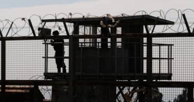 Insólito escape en Curicó: Mujer detenida por ingresar drogas huyó esposada desde el interior de la cárcel