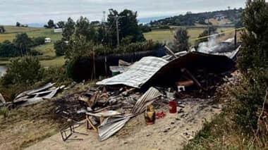 Dos niños fallecen en incendio en Calbuco mientras se encontraban solos en casa