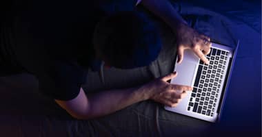 Usuarios de X emplean Grok para generar contenido pornográfico a partir de imágenes de mujeres