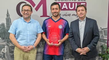 De Constitución a la élite mundial: Para-surfista Nicolás Medina recibe homenaje tras obtener medalla de plata en California