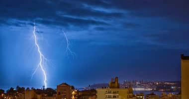 Emiten aviso por tormentas eléctricas en nueve regiones chilenas