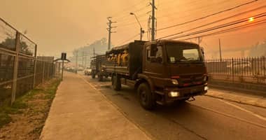 Ejército se despliega en zonas afectadas por incendios tras decreto de Estado de Catástrofe