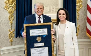 María Corina Machado entrega medalla del Nobel de la Paz a Donald Trump