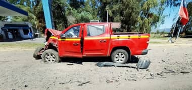 Seis lesionados dejó colisión frontal de camionetas en la Ruta J-60 en Hualañé