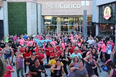 Corporación de Deportes de Curicó finalizó Talleres de Verano con gran evento de Zumba
