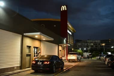 Querían saltarse la fila: Dan de baja a tres carabineros tras amenazar con armas en AutoMac