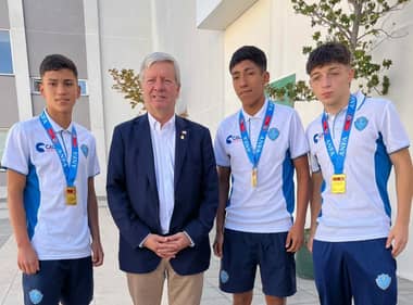 Curicanos que lograron el campeonato nacional ANFA se reúnen con el alcalde de Curicó