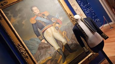 Exhiben réplica exacta de la chaquetilla de Bernardo O’Higgins en el Museo de Talca por los 208 años de la Independencia