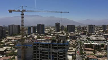 Tasa de interés hipotecaria toca su piso desde 2021, pero otras crediticias suben