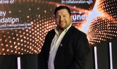 Director de escuela de Vichuquén es reconocido entre los 50 mejores profesores del mundo