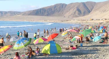 Dos adultos fallecen intentando rescatar a un niño en balneario de Chañaral