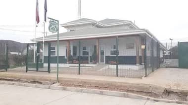 Investigan muerte de un detenido al interior del Retén de Carabineros de Santa Olga: Tenía orden vigente por VIF