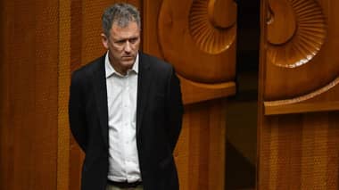 Polémica por decreto de cable submarino a empresa china: Ministro Muñoz revoca autorización