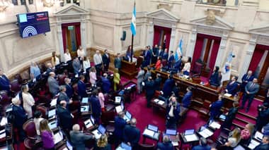 Senado argentino aprueba polémica reforma laboral de Milei; sindicatos la tildan de 'esclavista'