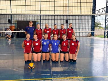 Clubes de vóleibol ADV y Kayu Trabun de Curicó logran destacado debut en la Liga ASVORA