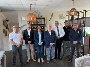 Autoridades locales alzan la voz contra los Servicios Locales de Educación