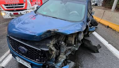 Sistema frontal en el Maule: Colisión entre automóvil y camión en Licantén deja un conductor lesionado