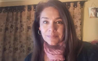 Preocupación por salud de cantante curicana: Acusan seis meses de espera por medicamentos en Hospital de Curicó